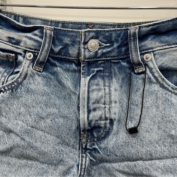 Express Distressed Cutoff Boyfriend Midi Denim Shorts Size 0 Cotton - Picture 4 of 8